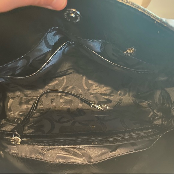 NEW Michael Kors quilted patent leather shoulder/tote bag NWOT. - Picture 11 of 12